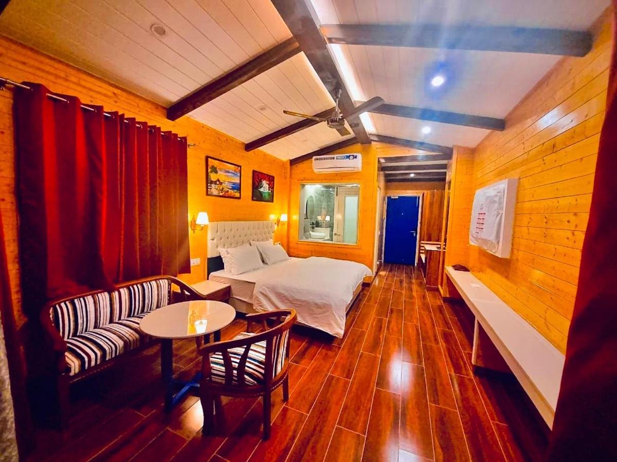 Hotel Wood Stock Luxury - A Boutique Property - Penthouse - Open Air Restaurant & Terrace Kasauli Exterior foto