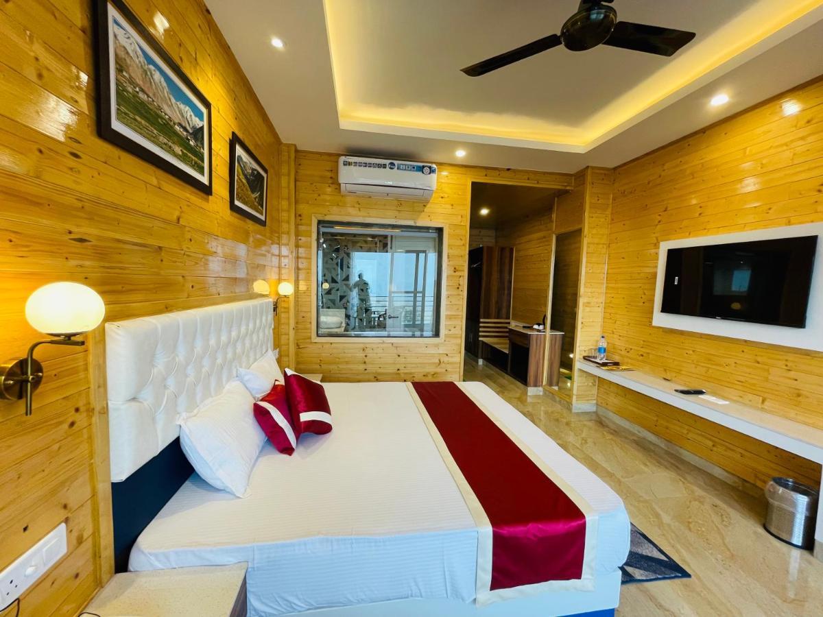 Hotel Wood Stock Luxury - A Boutique Property - Penthouse - Open Air Restaurant & Terrace Kasauli Exterior foto