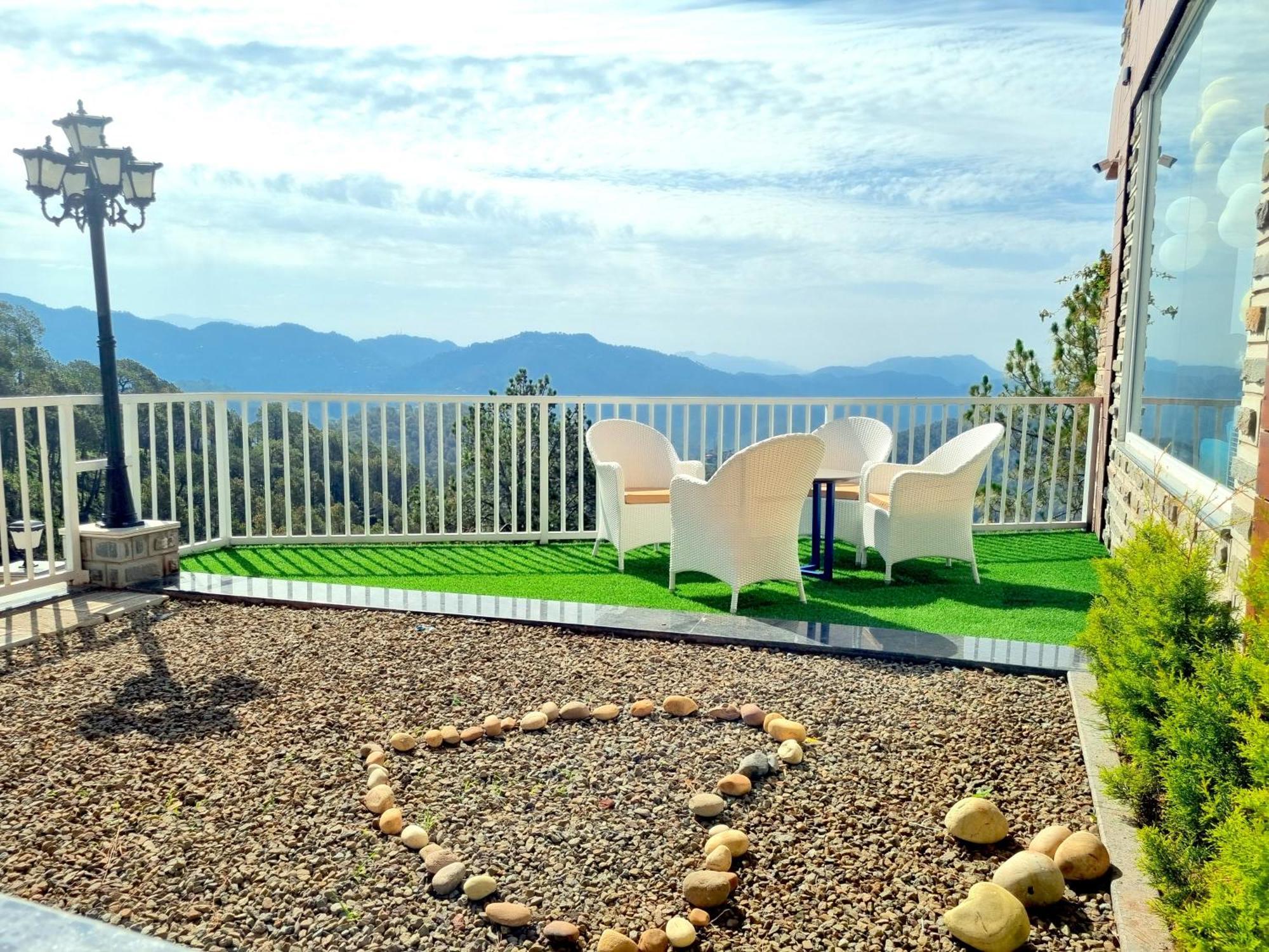 Hotel Wood Stock Luxury - A Boutique Property - Penthouse - Open Air Restaurant & Terrace Kasauli Exterior foto