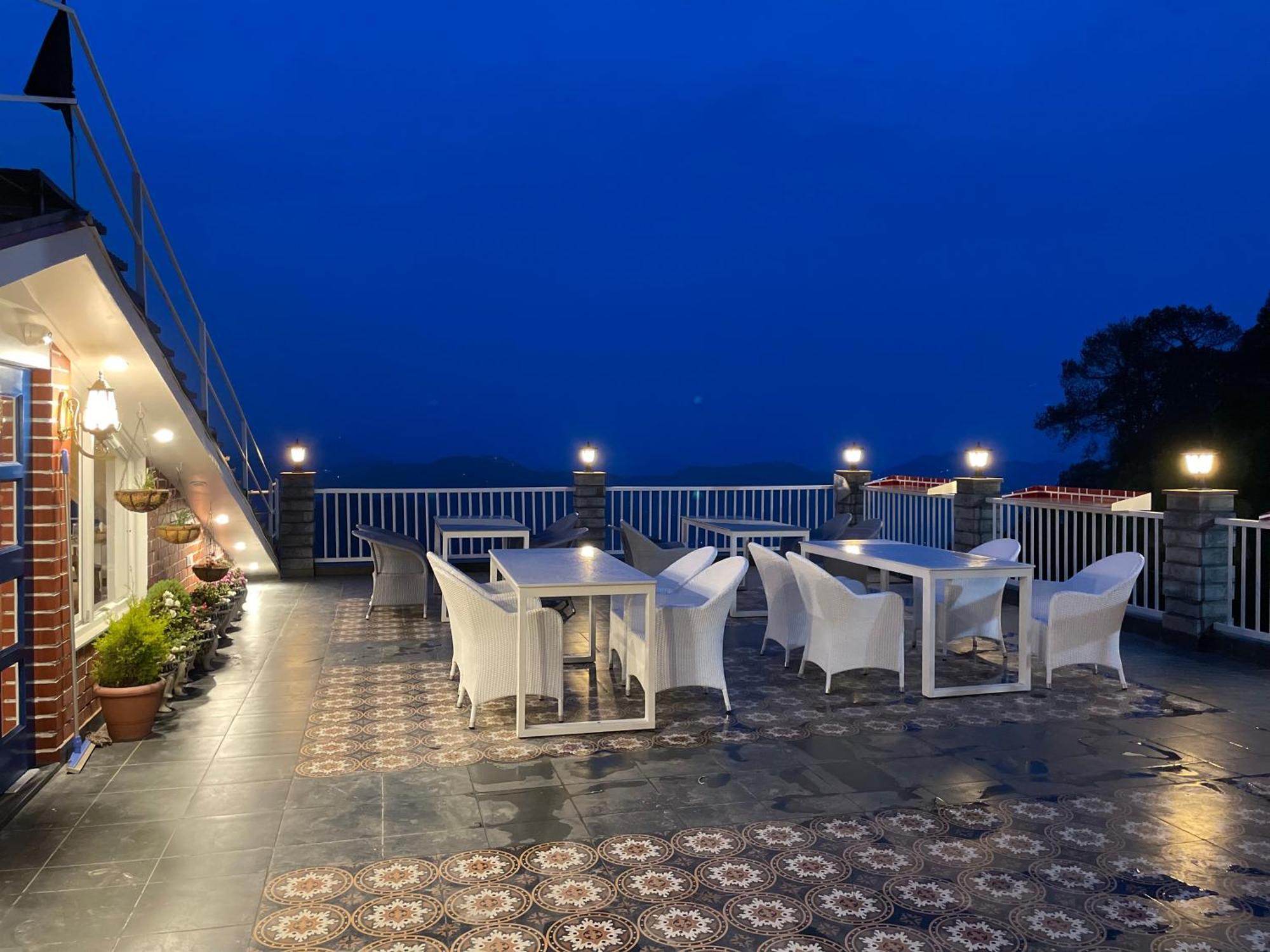 Hotel Wood Stock Luxury - A Boutique Property - Penthouse - Open Air Restaurant & Terrace Kasauli Exterior foto