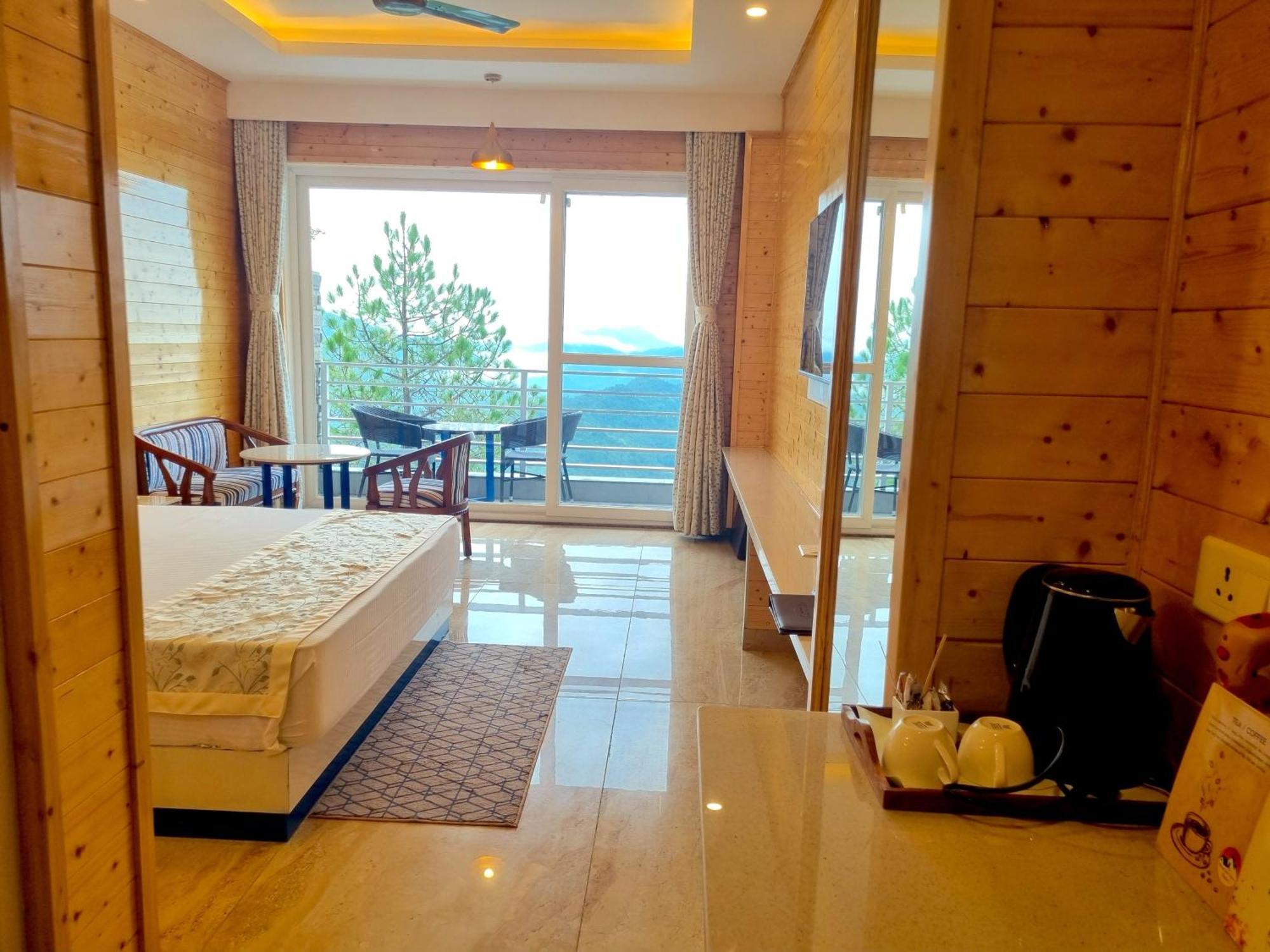 Hotel Wood Stock Luxury - A Boutique Property - Penthouse - Open Air Restaurant & Terrace Kasauli Exterior foto