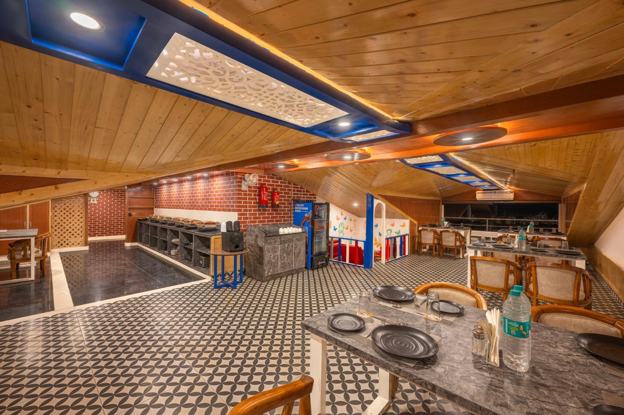 Hotel Wood Stock Luxury - A Boutique Property - Penthouse - Open Air Restaurant & Terrace Kasauli Exterior foto