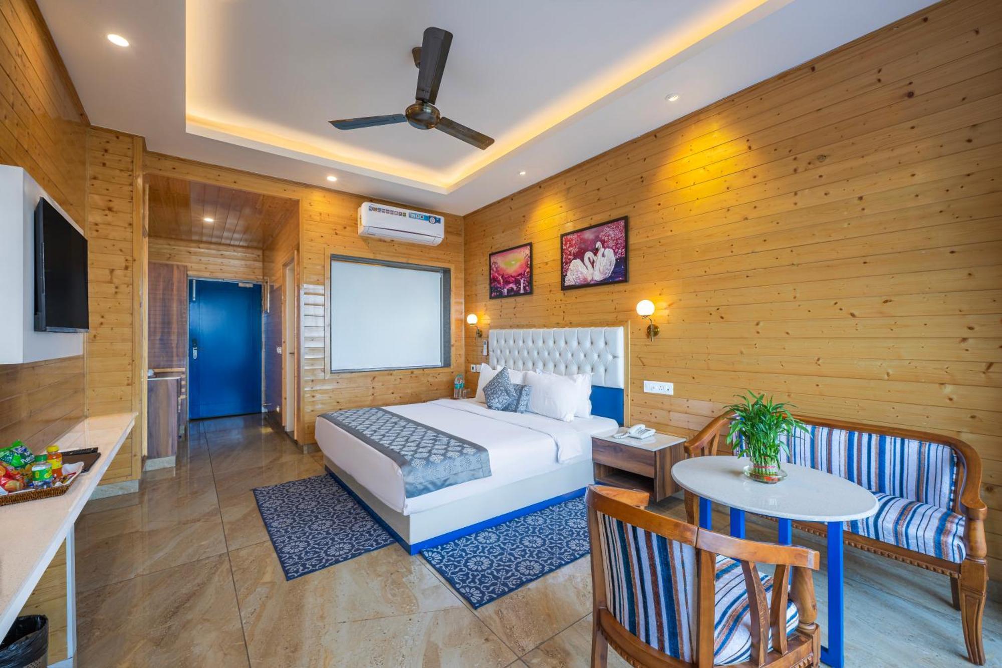 Hotel Wood Stock Luxury - A Boutique Property - Penthouse - Open Air Restaurant & Terrace Kasauli Exterior foto